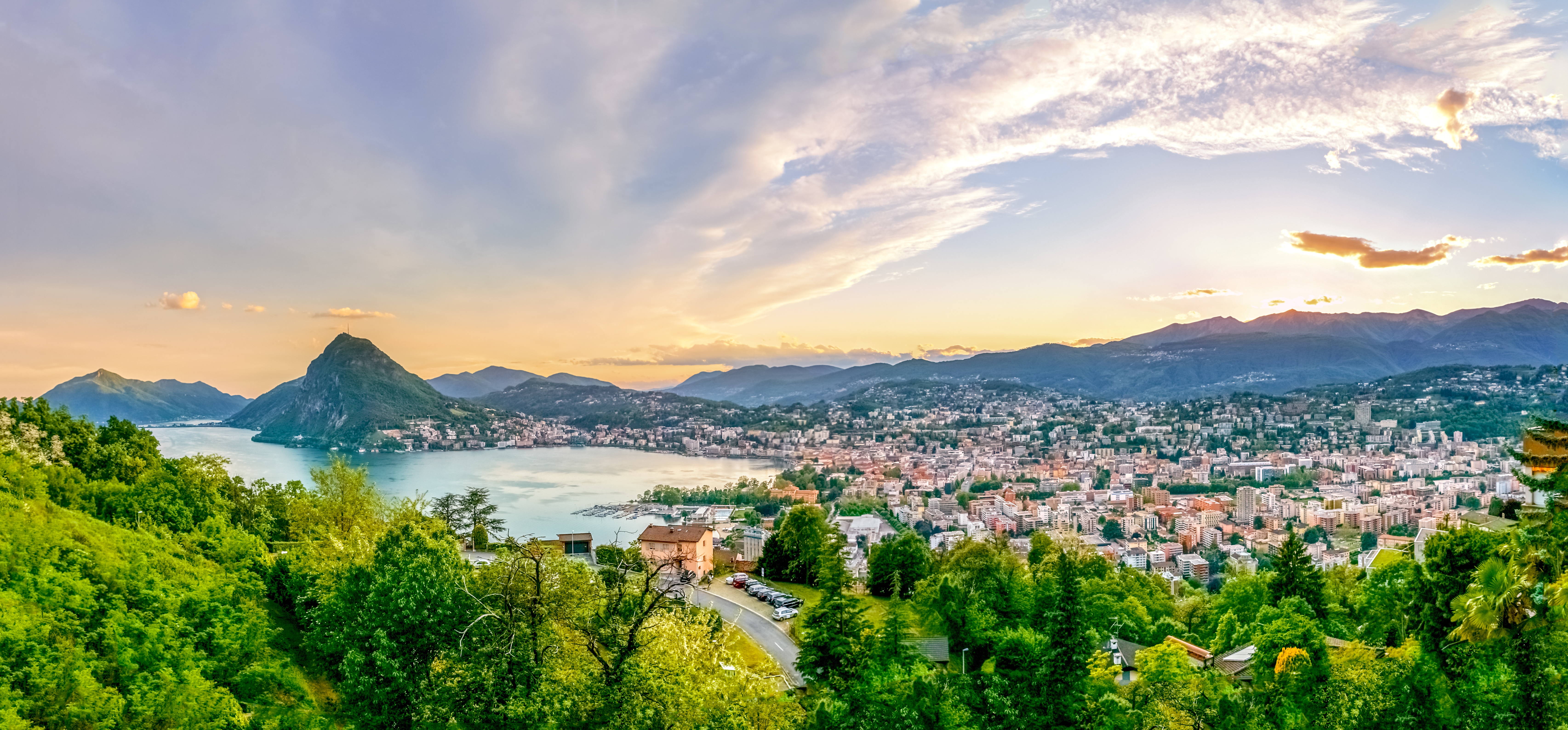 Lugano au coucher du soleil (c) AdobeStock